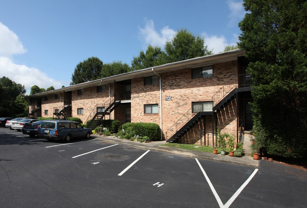 Colonial Gardens in Decatur, GA - Building Photo