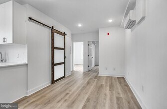 2046 E Huntingdon St in Philadelphia, PA - Building Photo - Building Photo