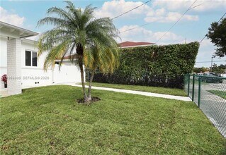 3305 SW 2nd St in Miami, FL - Foto de edificio - Building Photo