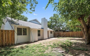 2108 Laura Ct in Round Rock, TX - Building Photo - Building Photo