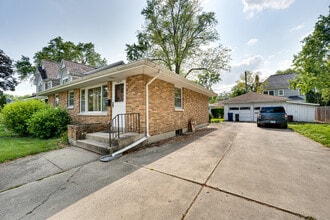 1221 N Webster St in Naperville, IL - Building Photo - Building Photo
