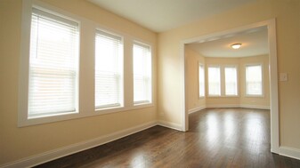 2349 N Drake Ave, Unit 3533-3 in Chicago, IL - Building Photo
