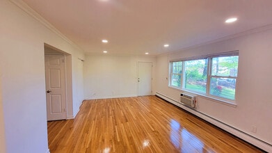 12 Rolling Ridge Rd, Unit B in Montvale, NJ - Building Photo - Building Photo