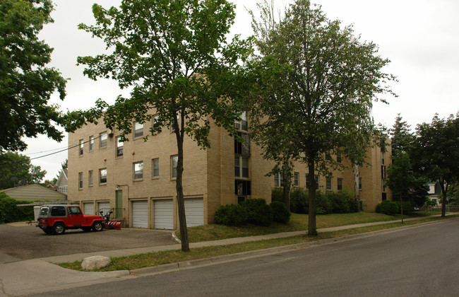 3701 Pleasant Ave S in Minneapolis, MN - Building Photo - Building Photo