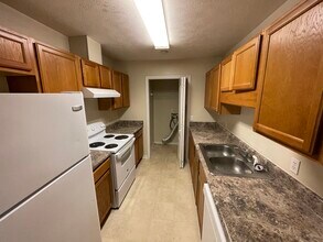5315 Cartier Dr in Pensacola, FL - Building Photo - Building Photo