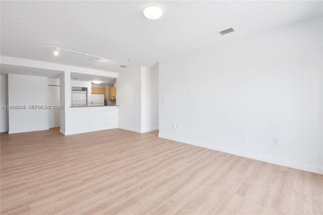 2280 SW 32nd Ave, Unit 315 in Miami, FL - Building Photo - Building Photo