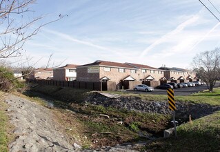 Ashley Village Apartments in North Charleston, SC - Building Photo - Building Photo