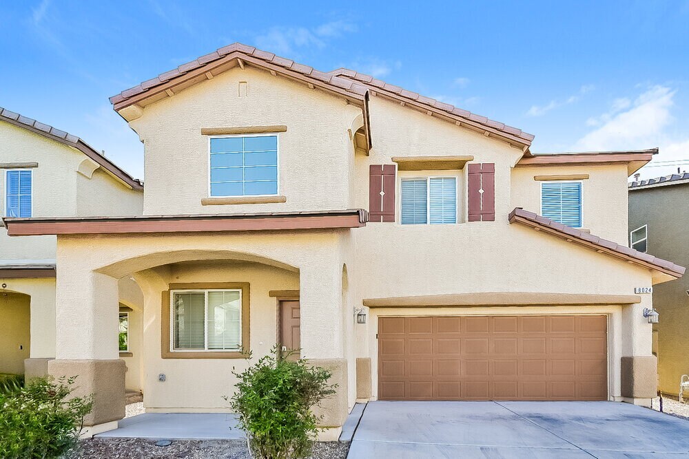 8024 Carr Valley St in Las Vegas, NV - Building Photo