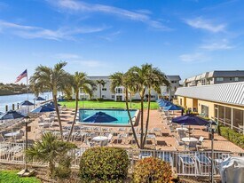 27 Colonial Club Dr in Boynton Beach, FL - Building Photo