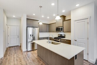 6860 SE Treat St in Hillsboro, OR - Building Photo - Building Photo