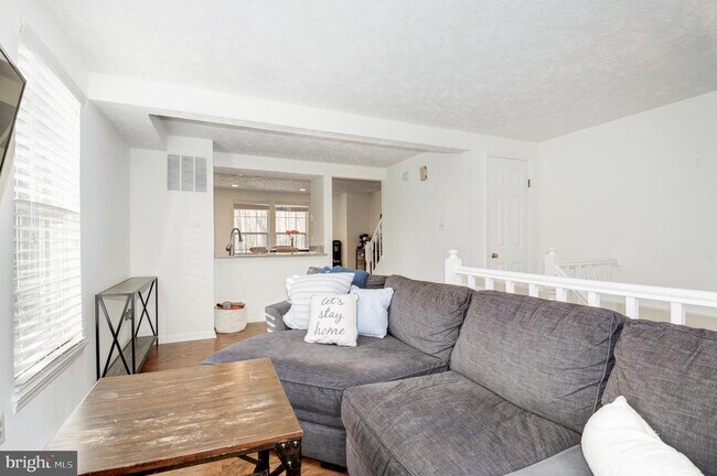 property at 1598 Woodcrest Dr