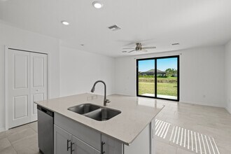 14275 Oviedo Pl in Tice, FL - Building Photo - Building Photo