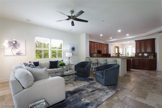 2868 Tiburon Blvd E in Naples, FL - Foto de edificio - Building Photo