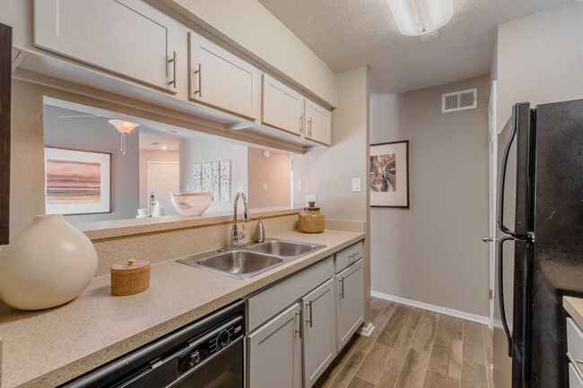 Pinehurst Place Apartments in Mesquite, TX - Foto de edificio - Building Photo