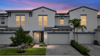 16461 Millenium Ct in Westlake, FL - Building Photo