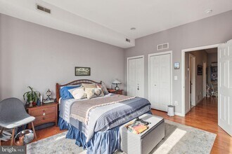 2007 Carpenter St, Unit 2 in Philadelphia, PA - Building Photo - Building Photo