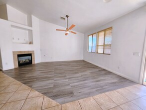 11215 Ivybridge Ave in Las Vegas, NV - Building Photo - Building Photo