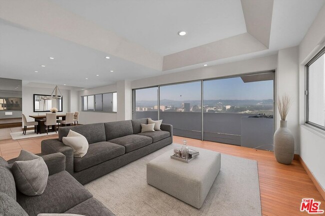 10701 Wilshire Blvd in Los Angeles, CA - Foto de edificio - Building Photo