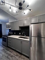 295 James St N in Hamilton, ON - Building Photo