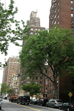 22 Riverside Dr in New York, NY - Building Photo - Building Photo