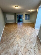 1200 SW 125th Ave-Unit -113L in Pembroke Pines, FL - Foto de edificio - Building Photo