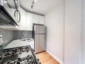 2425 N Kedzie Blvd in Chicago, IL - Building Photo - Building Photo