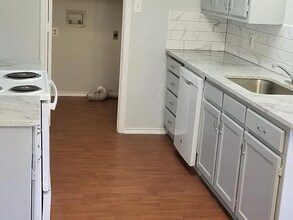 1700 Audra Ln in Denton, TX - Foto de edificio - Building Photo