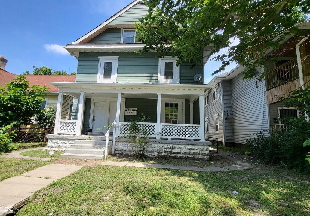 2 E Washington St in Indianapolis, IN - Building Photo