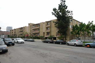 Oxford House Apartments in Los Angeles, CA - Building Photo - Building Photo