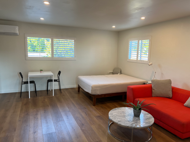 10551 Kinnard Ave in Los Angeles, CA - Building Photo - Building Photo
