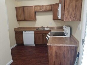 100 Chalfont Dr in Athens, GA - Building Photo - Building Photo