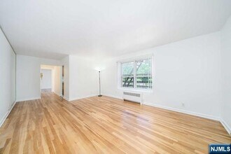 2330 Linwood Ave in Fort Lee, NJ - Building Photo - Building Photo