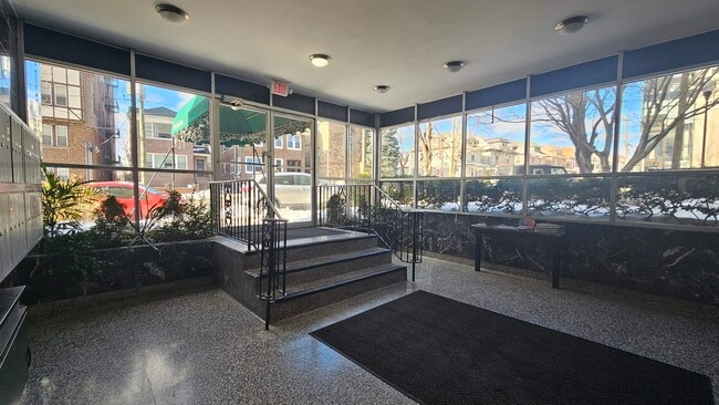 6010 JFK Blvd E in West New York, NJ - Foto de edificio - Building Photo