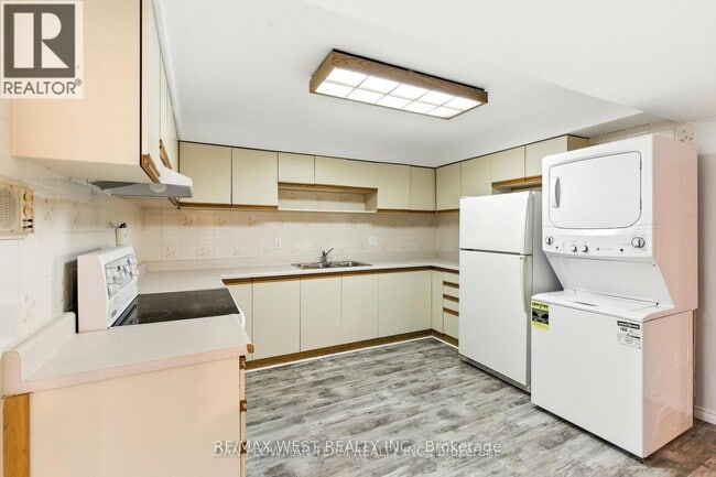83 Sherwood Rd E in Ajax, ON - Building Photo - Building Photo