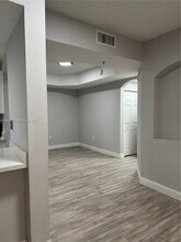 6440 NW 114th Ave in Doral, FL - Foto de edificio - Building Photo