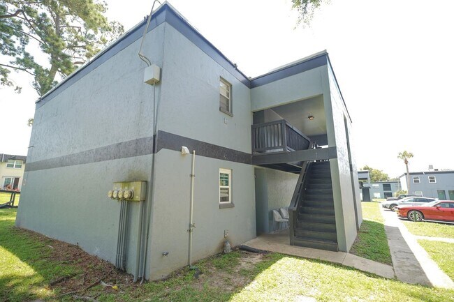 property at 2325 W Pensacola St