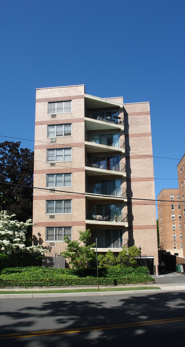 Tiffany Towers in White Plains, NY - Foto de edificio - Building Photo