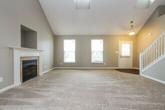 931 Kimberly Ave in Westfield, IN - Foto de edificio - Building Photo