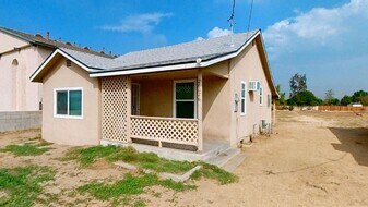 26026 E 9th St in San Bernardino, CA - Building Photo