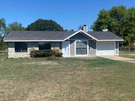 574 J L Brazzil Loop in Waco, TX - Building Photo