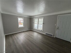 920 E 218th St in Euclid, OH - Building Photo - Building Photo