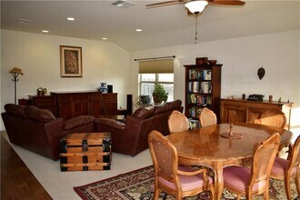 201 Leather Oak Loop in San Marcos, TX - Building Photo - Building Photo