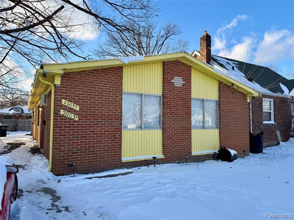 20031 Hubbell Ave in Detroit, MI - Building Photo