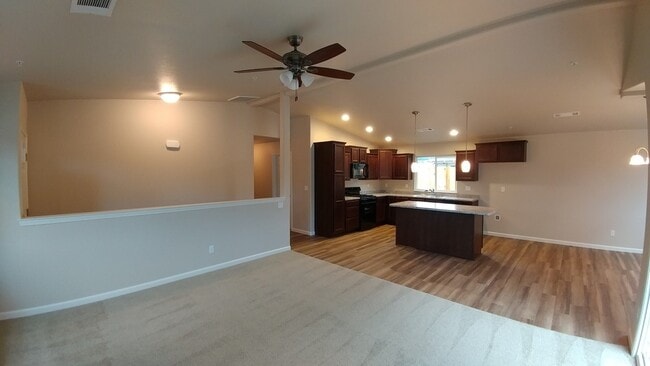 959 August Way in Redding, CA - Building Photo - Building Photo