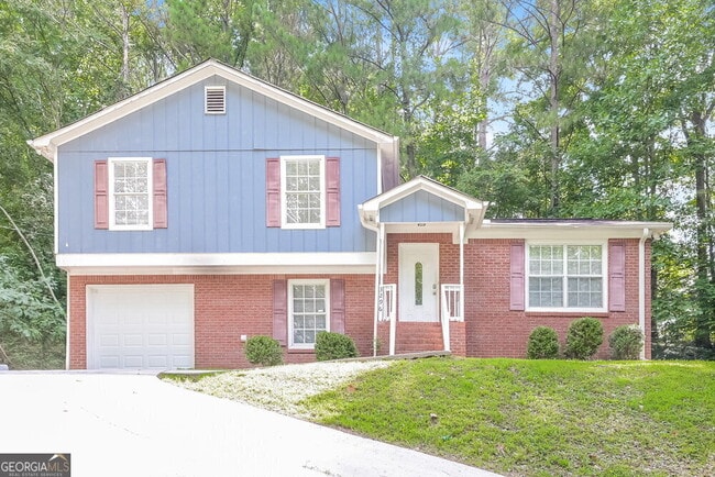 3296 Goldenchain Dr