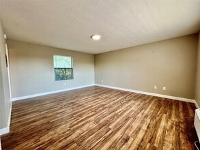 701 W Sycamore St, Unit 205 in Denton, TX - Building Photo - Building Photo