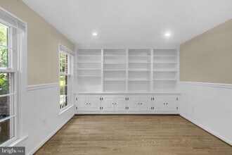 2206 Fort Ward Pl in Alexandria, VA - Building Photo - Building Photo