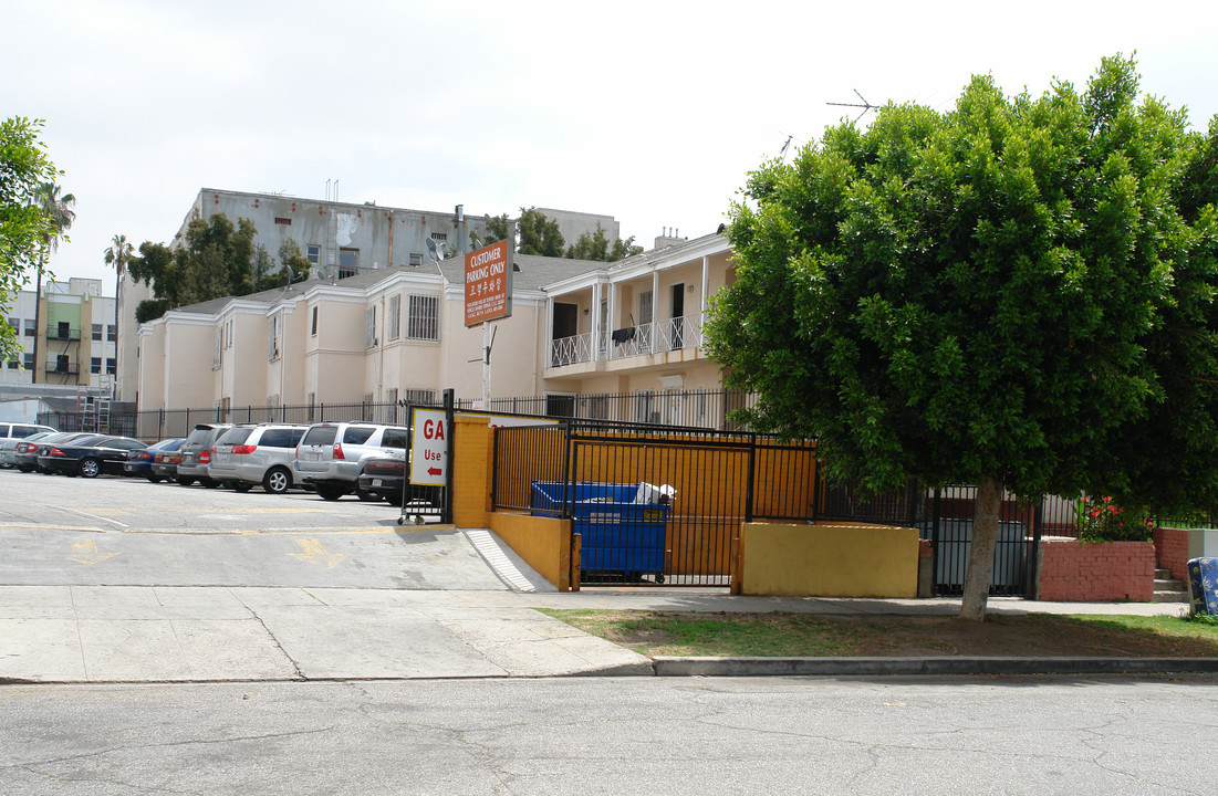 814 S Serrano Ave in Los Angeles, CA - Building Photo