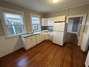 10 Farragut Ave, Unit 3T in Somerville, MA - Foto de edificio - Building Photo