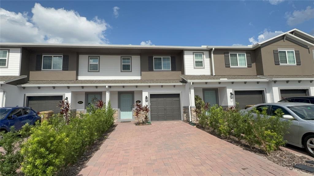 2811 Narcoossee Cmns Wy in St. Cloud, FL - Building Photo